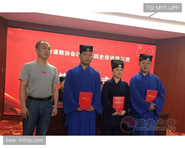 恩比德休赛期天天喝红酒配牛排，训练师说他体脂率比新秀还低